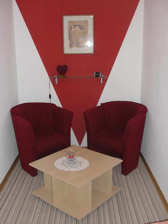 Ferienwohnung Witzig Inh Rita Weitmann Ingelheim am Rhein Ruang foto